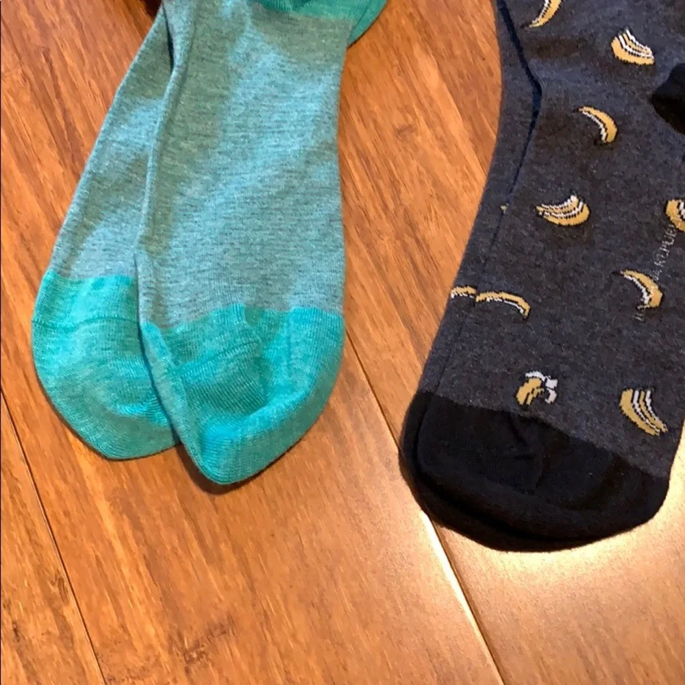 Two pairs of men’s Banana Republic socks